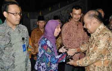 On January 16, 2014, ANTAM received award in recognition of supporting community development program through POSDAYA from Yayasan Damandiri (Yayasan Dana Mandiri Sejahtera) which is chairedby Prof. Haryono Suyono.