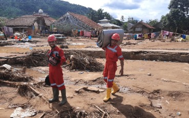 ANTAM And MIND ID Emergency Response Team Handles Flood Impact In Lebak