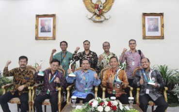 Kementerian Lingkungan Hidup Dan Kehutanan Menganugerahkan ANTAM Empat Proper Hijau Dan Dua Proper Biru