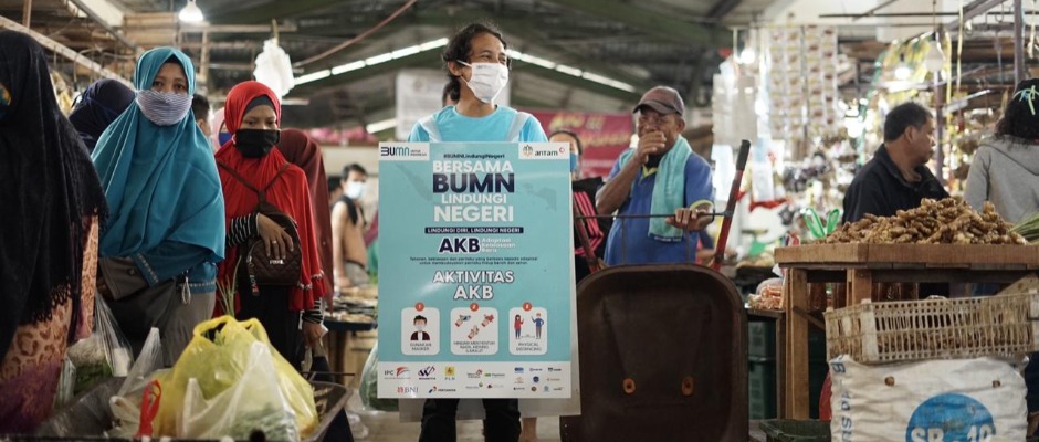 ANTAM and the West Kalimantan SOE Task Force Distribute  16 Thousand Masks